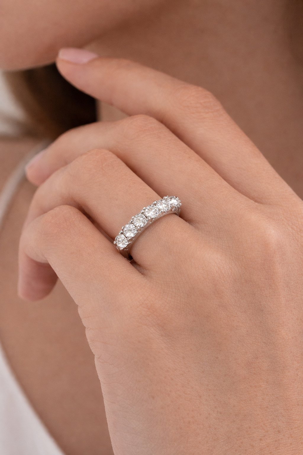 Celeste Line – טבעת מוסנייט חצי־נצח מכסף 925